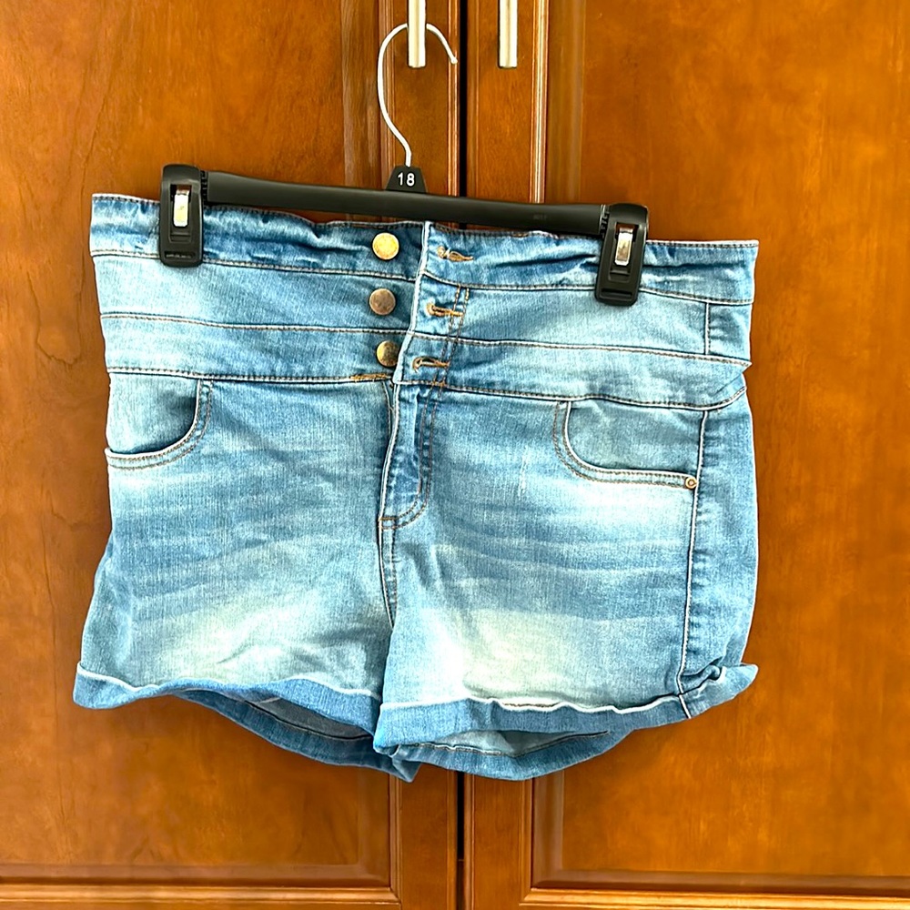 Tinseltown Shorts